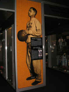 PICT0065_900x1200.jpg (169214 bytes)