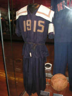 PICT9955_900x1200.jpg (151835 bytes)